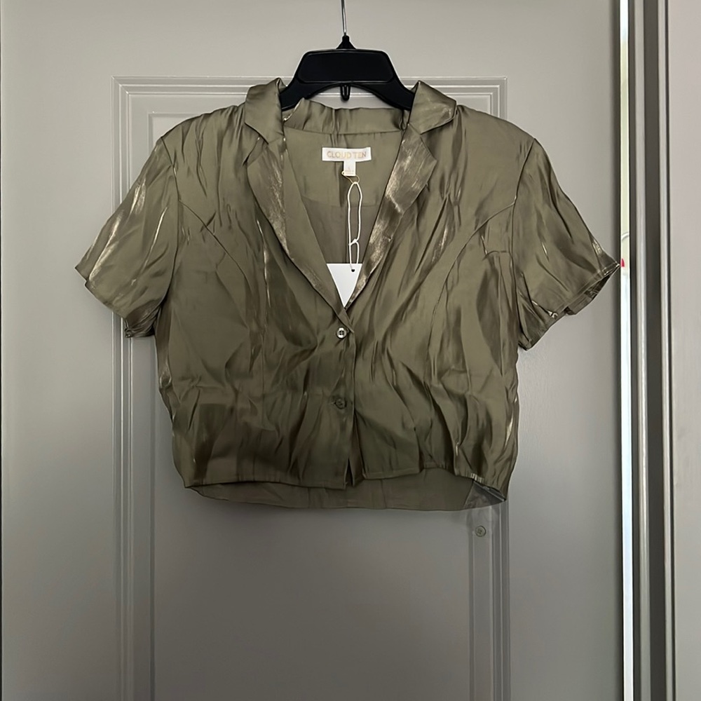 Green cropped button down